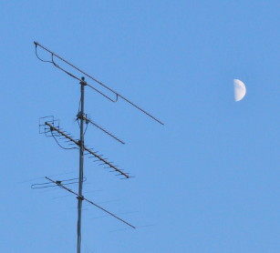 Antennen und Mond