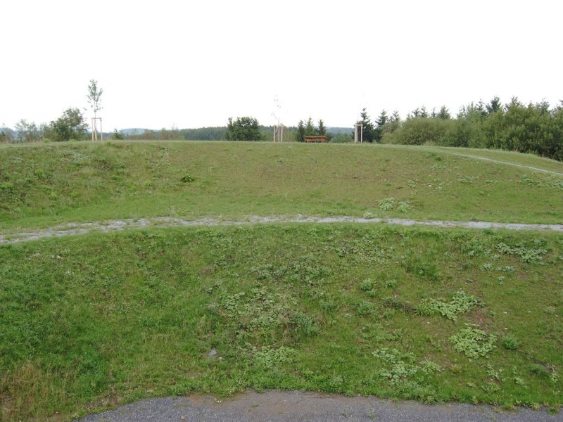 kuenstlicher_huegel_am_turm_bild92.jpg